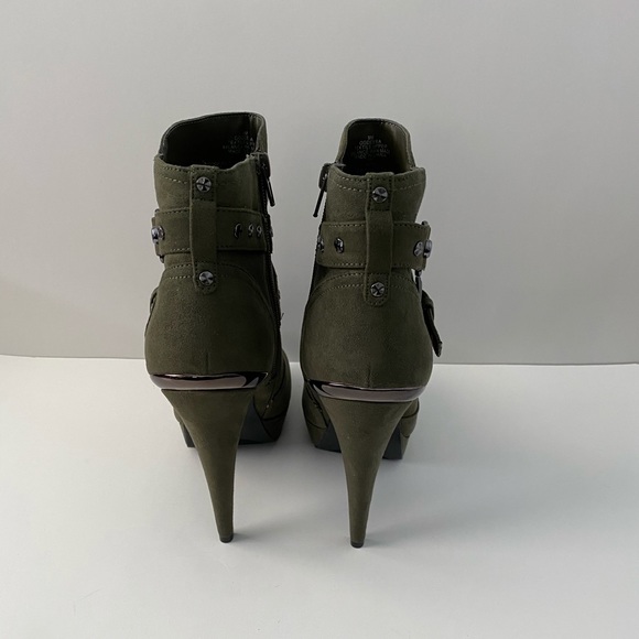 G by Guess Ankle Bootie - Picture 2 of 3